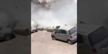 Dağdan Yuvarlanan Taşların Yok Edici Gücü Arabalar ve Evler Yıkıldı