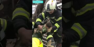 Adıyaman’da 36 Saat sonra enkazdan bir bebek sağ çıkarıldı #shorts #deprem