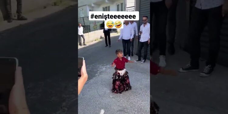 Küçük Köçekten Çiftetelli Şovu
